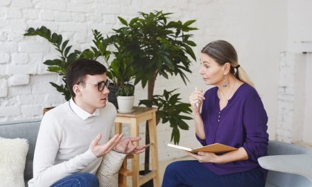 can it be legal for people to date their therapist?